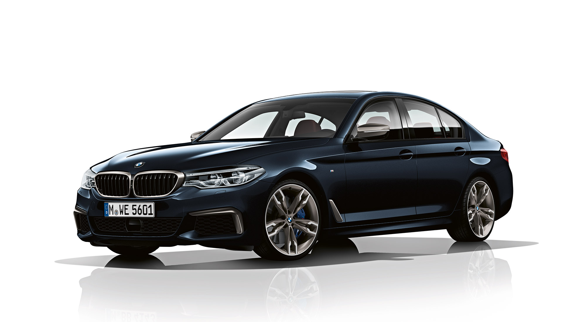 Design dell'anteriore. BMW M550i e BMW M550d, design, vista anteriore a tre quarti.
