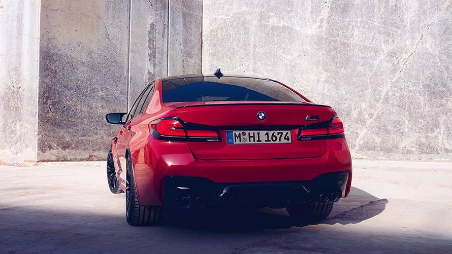 BMW M5 Competition F90 LCI Facelift 2020 BMW Individual Imola Red Vista posteriore