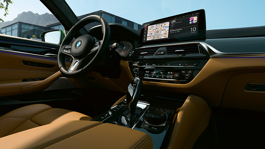 BMW M550i xDrive Berlina G30 LCI Facelift 2020 abitacolo