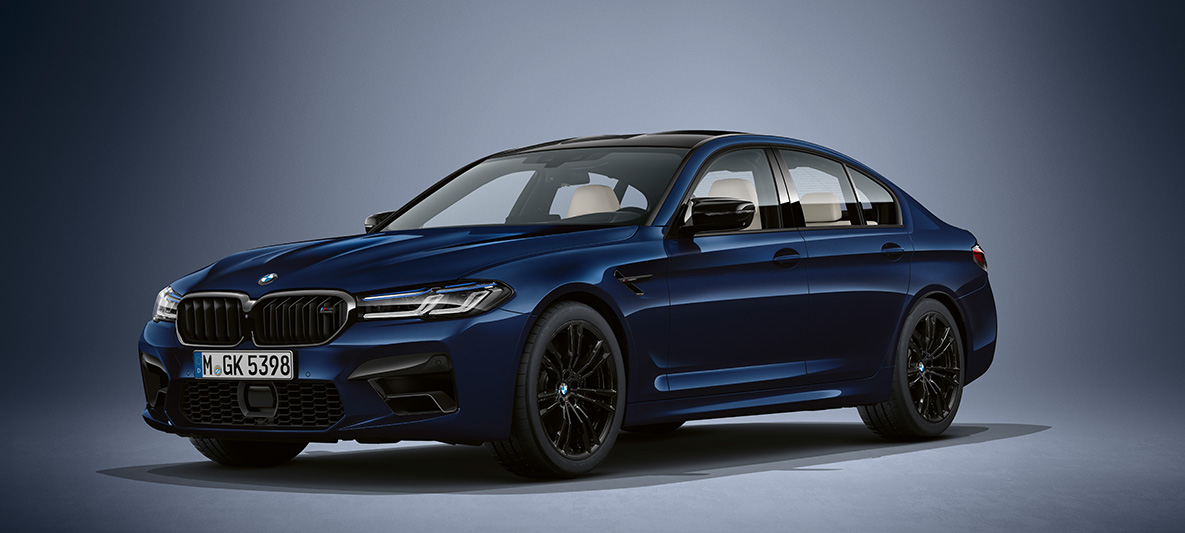 BMW Individual BMW M5 Berlina F90 2020 Tansanite Blue metallizzato BMW Individual BMW M5 Berlina F90 LCI Facelift 2020 Tansanite Blue metallizzato vista anteriore a tre quarti