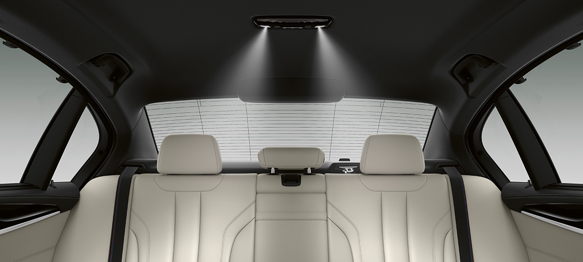 BMW Individual BMW M5 Berlina F90 2020 modanature interne BMW Individual pruno marrone lucido con profili in Pearl Gloss cromato BMW Individual BMW M5 Berlina F90 LCI Facelift 2020 modanature interne BMW Individual pruno marrone lucido con profili in Pearl Gloss cromato