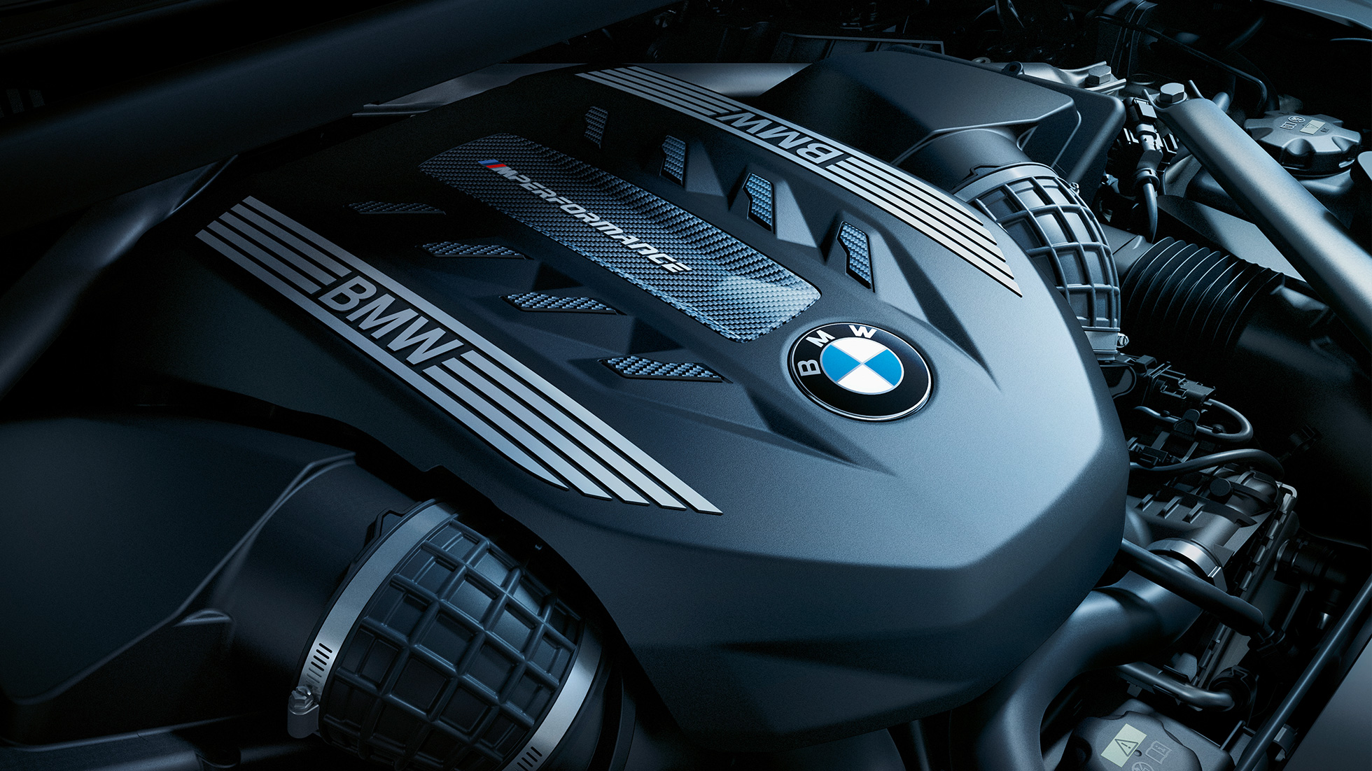 Motore benzina a 8 cilindri BMW TwinPower Turbo. BMW X6 M50i con motore benzina a 8 cilindri BMW TwinPower Turbo.