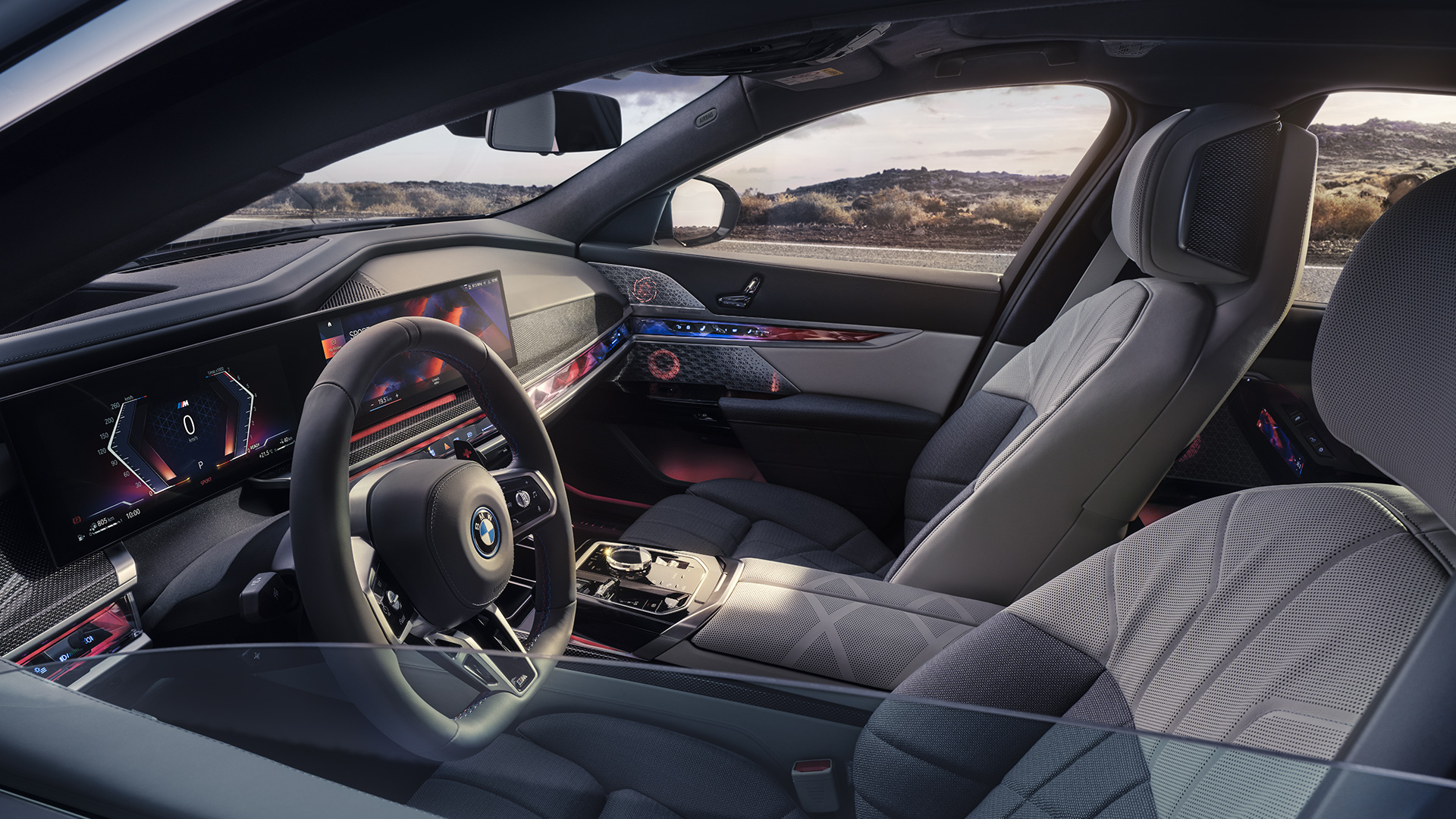 My Mode Sport della BMW M760e xDrive Berlina G70 Vista dall’esterno attraverso finestrino abbassato a metà con My Mode Sport nella BMW M760e xDrive Berlina G70