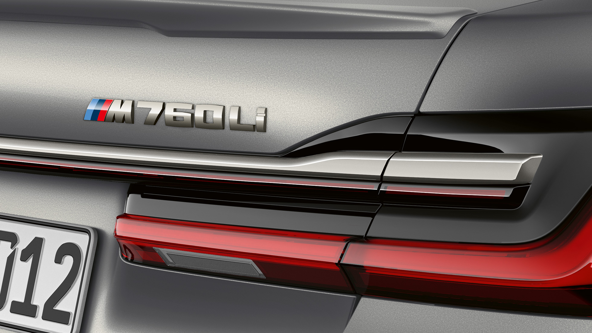 BMW M760Li xDrive Berlina , primo piano del badge BMW M760Li BMW M760Li xDrive Berlina , primo piano del badge BMW M760Li sul posteriore