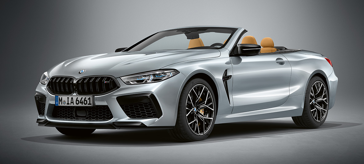 BMW Individual M8 Cabrio in BMW Individual Pure metal Silver metallizzato G14. BMW Individual M8 Cabrio in BMW Individual Pure metal Silver metallizzato, vista frontale di tre quarti G14.