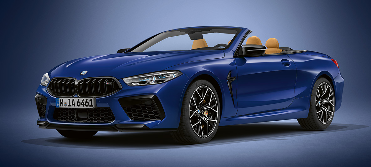 BMW Individual M8 Cabrio in BMW Individual Tansanit Blue metallizzato G14. BMW Individual M8 Cabrio in BMW Individual Tansanit Blue metallizzato, vista frontale di tre quarti G14.