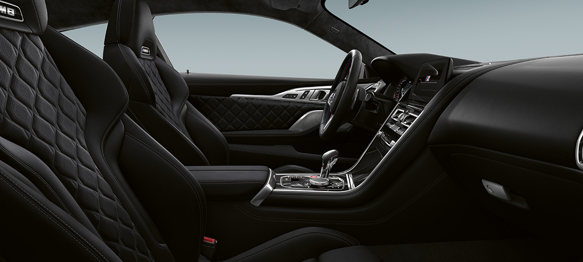 Pelle full Merino | Black e modanature interne BMW Individual Piano Black F92. BMW M8 Competition Coupé, interni in pelle full Merino | Black e modanature interne BMW Individual Piano Black F92.