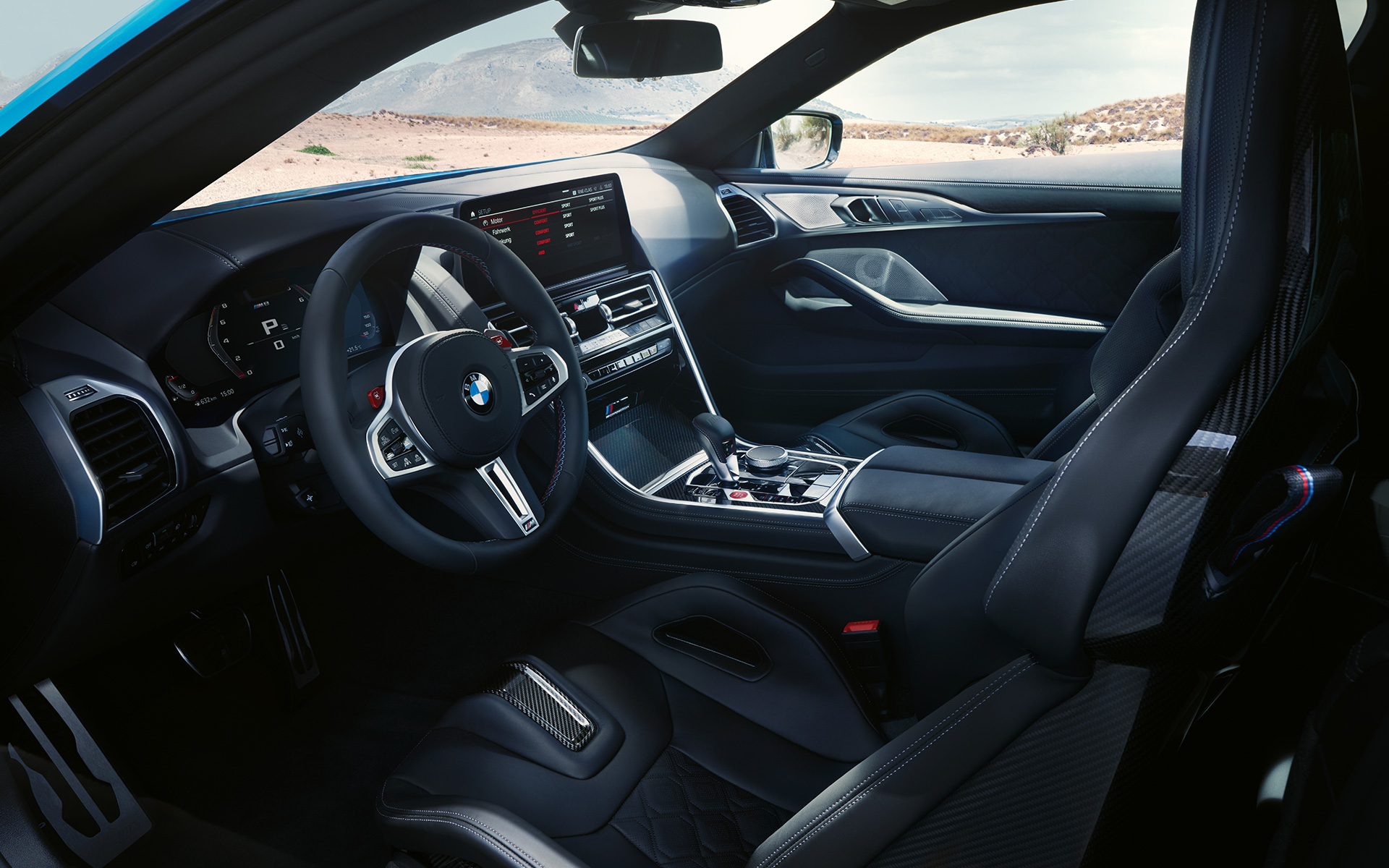 Sedili avvolgenti M Carbon Volante in pelle M della BMW M8 Competition Coupé F92 LCI 2022 BMW M8 Competition Coupé F92 LCI Facelift 2022 Cockpit Interni Volante in pelle M Sedili avvolgenti M in carbonio.