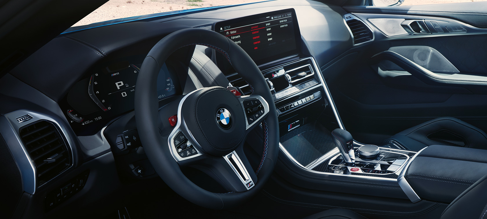 Volante in pelle M della BMW M8 Competition Coupé F92 LCI Facelift 2022 Cockpit BMW M8 Competition Coupé F92 LCI Facelift 2022 Cockpit Control Display Volante in pelle M