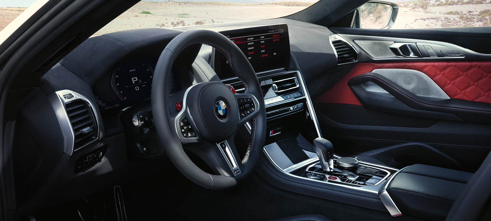 Cockpit della BMW M8 Competition Gran Coupé F93 LCI Facelift 2022 BMW M8 Competition Gran Coupé F93 LCI Facelift 2022 abitacolo Cockpit