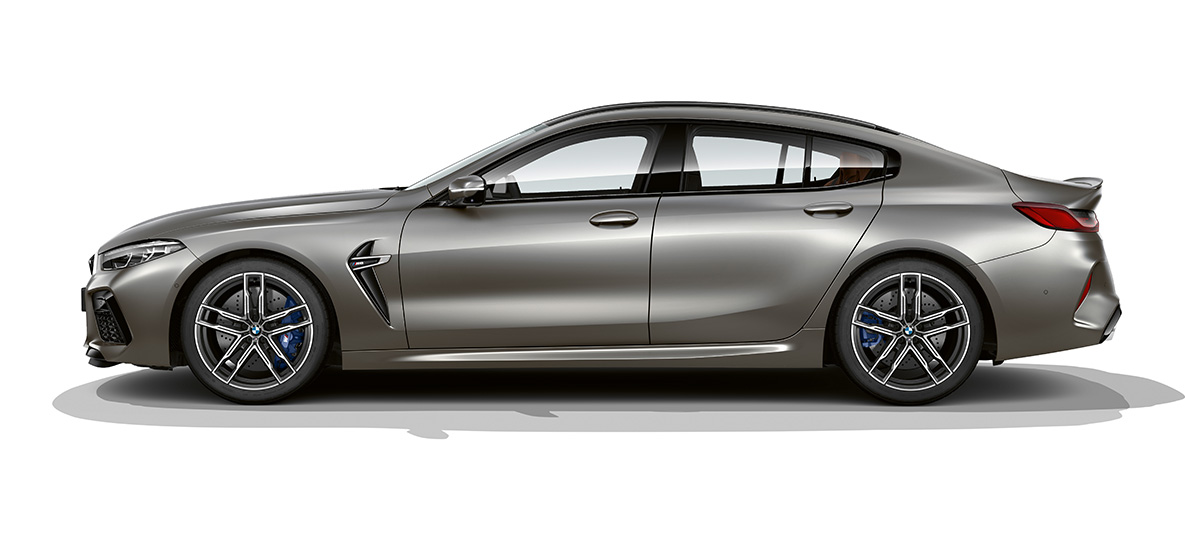 BMW M8 Gran Coupé, vista laterale F93 BMW M8 Gran Coupé F93 2020 BMW Individual Frozen Dark Silver, vista laterale