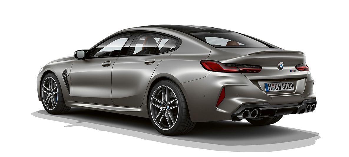 BMW M8 Gran Coupé, vista posteriore a tre quarti F93 BMW M8 Gran Coupé F93 2020 BMW Individual Frozen Dark Silver, vista posteriore