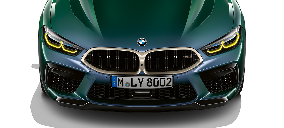 BMW M8 Gran Coupé First Edition, vista anteriore F93 BMW M8 Gran Coupé First Edition F93 2020 BMW Individual Aurora Diamond Green metallizzato, vista anteriore