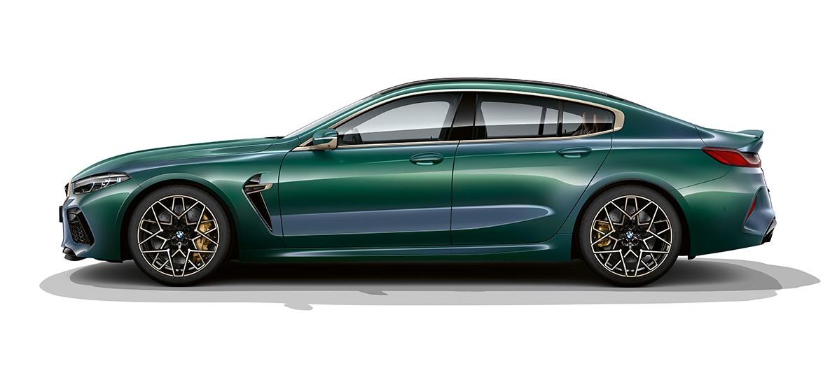 BMW M8 Gran Coupé First Edition, vista laterale F93 BMW M8 Gran Coupé First Edition F93 2020 BMW Individual Aurora Diamond Green metallizzato, vista laterale