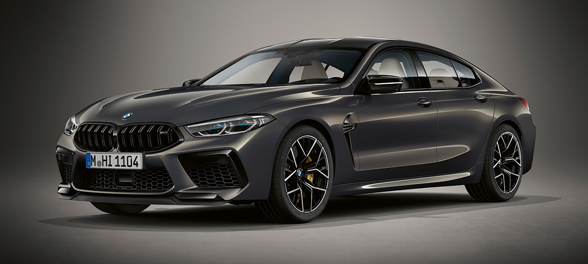 BMW M8 Competition Gran Coupé BMW Individual Dravit Grey metallizzato F93 BMW M8 Competition Gran Coupé in vista anteriore a tre quarti F93 2020 BMW Individual Dravit Grey metallizzato, vista anteriore a tre quarti