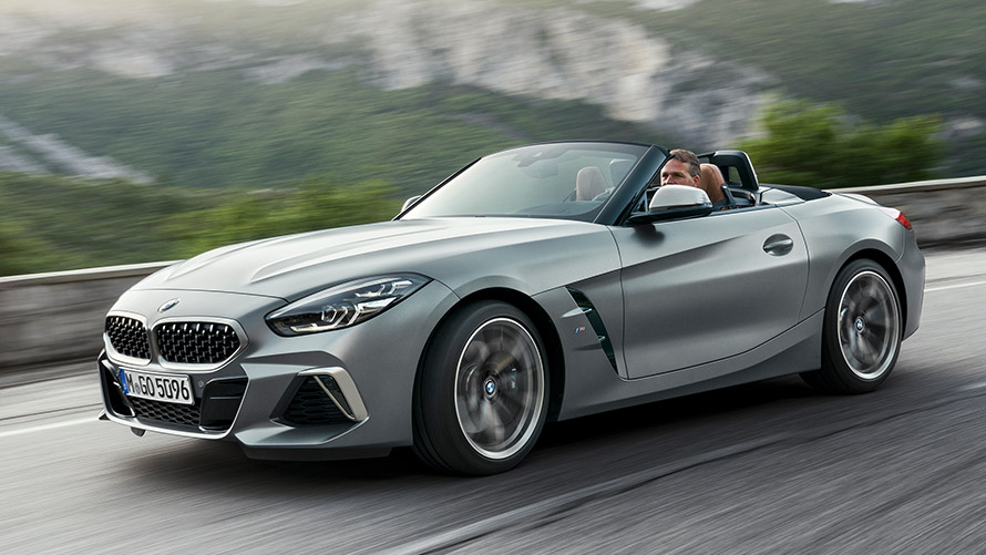 BMW Z4 M G29 Vista laterale a tre quarti in movimento su strada Versioni BMW M BMW Z4 M G29 Vista laterale a tre quarti in movimento su strada