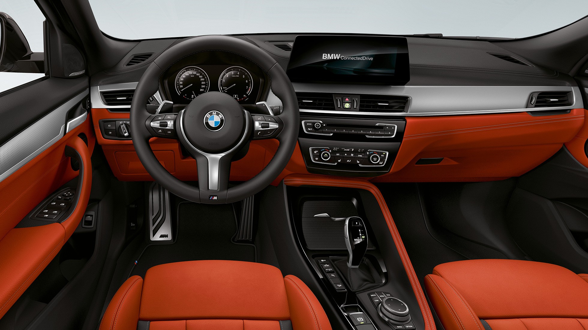 Cockpit della BMW X2 M35i SUV F39 Cockpit della BMW X2 M35i SUV F39 interni