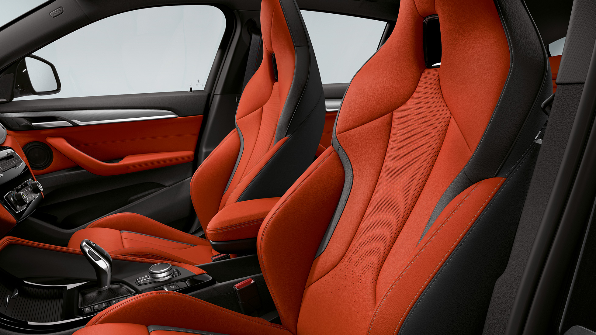Sedili sportivi M della BMW X2 M35i SUV F39 Sedili sportivi M della BMW X2 M35i SUV F39 abitacolo