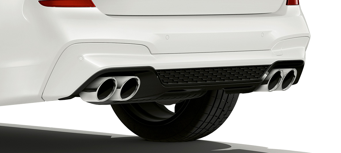 BMW X3 M, terminali di scarico cromati. F97 BMW X3 M in Alpine White, esterni, vista posteriore con terminali di scaricocromati. F97