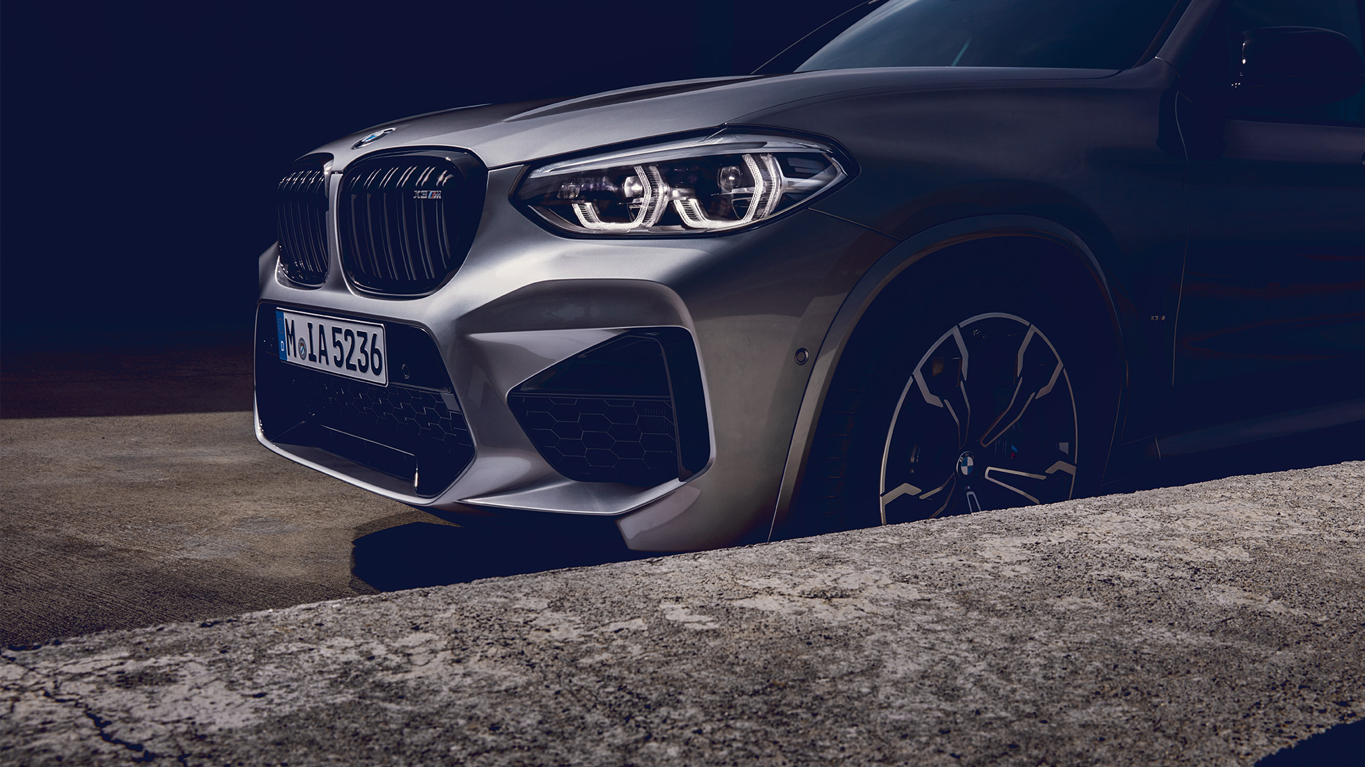 Nuova BMW X3 M Competition, vista laterale anteriore. F97 Nuova BMW X3 M Competition in Donington Grey metallizzato, esterni, vista laterale anteriore. F97