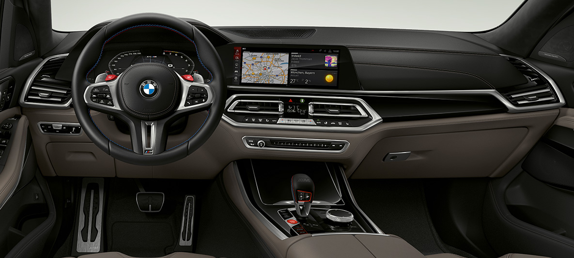 Volante in pelle M della BMW X5 M F95 Volante in pelle M con cuciture a contrasto della BMW X5 M F95 Cockpit