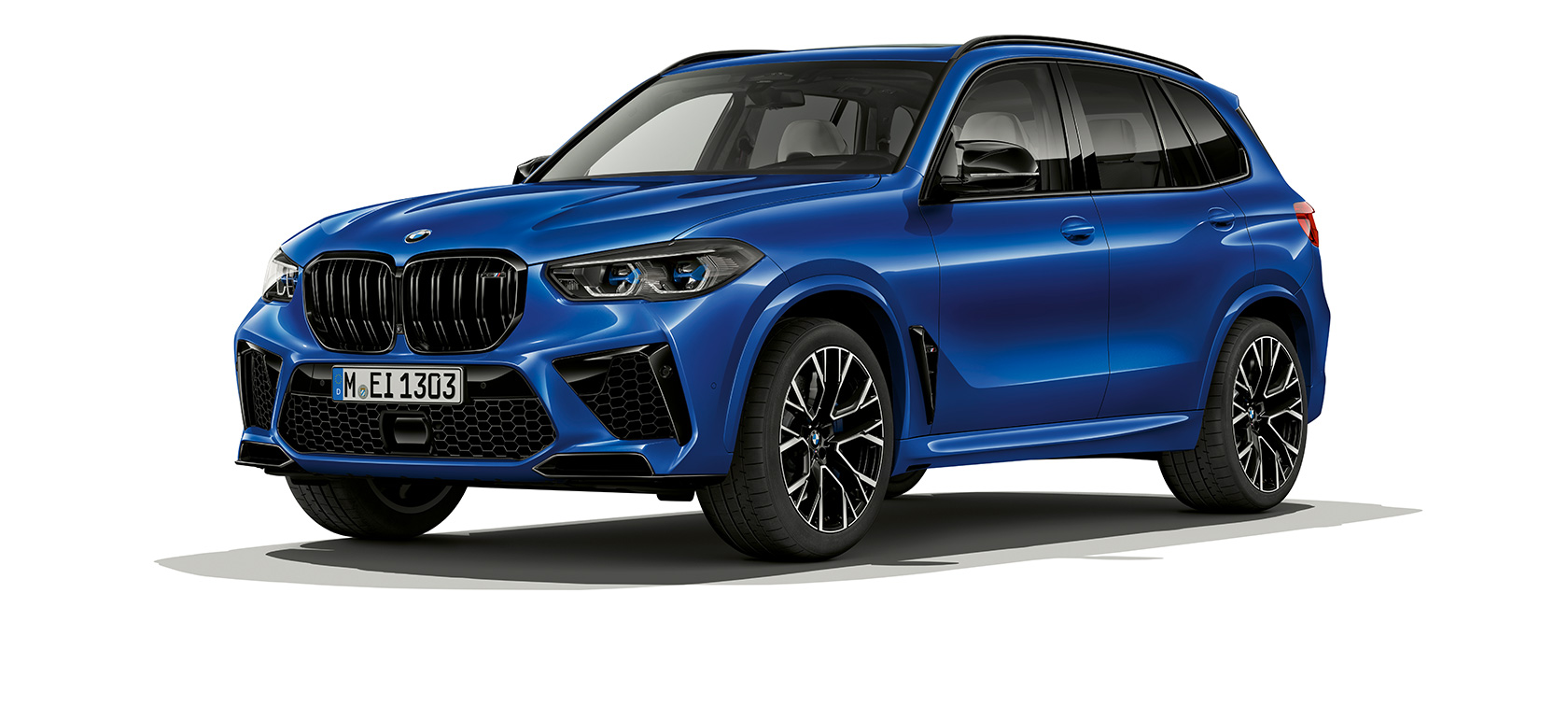 BMW X5 M Competition vista anteriore a tre quarti F95 BMW X5 M Competition F95 2020 SUV Marina Bay Blue metallizzato Vista anteriore a tre quarti