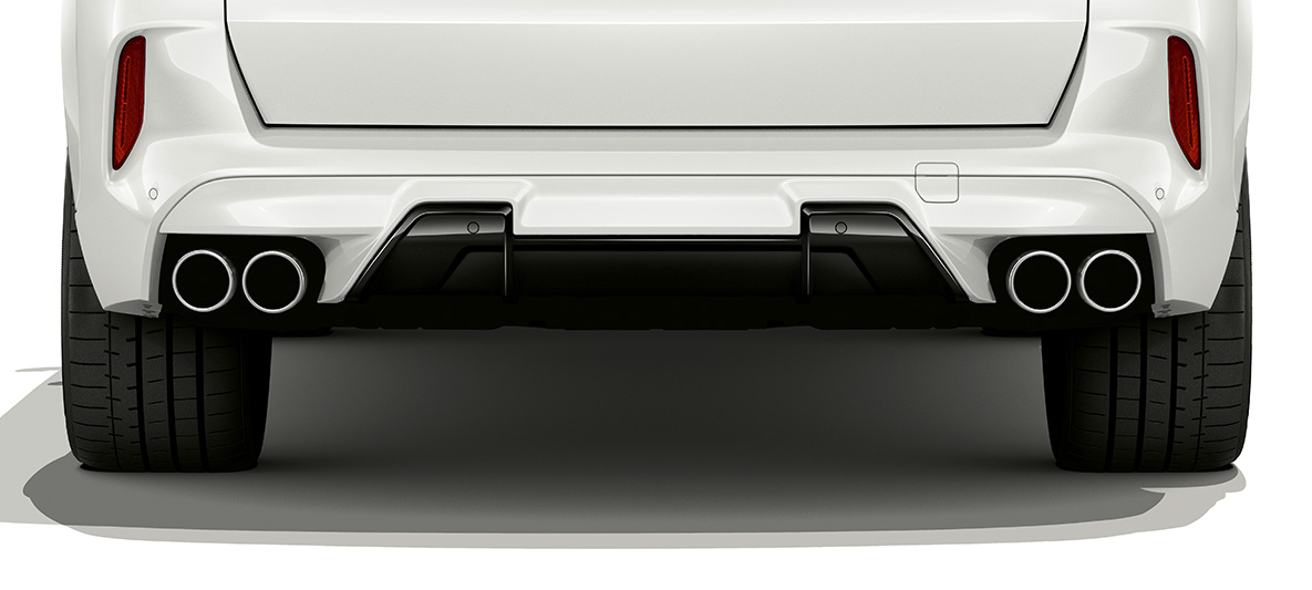 Fascione posteriore della BMW X5 M F95 Fascione posteriore della BMW X5 M Mineral White F95 2020 SUV vista posteriore