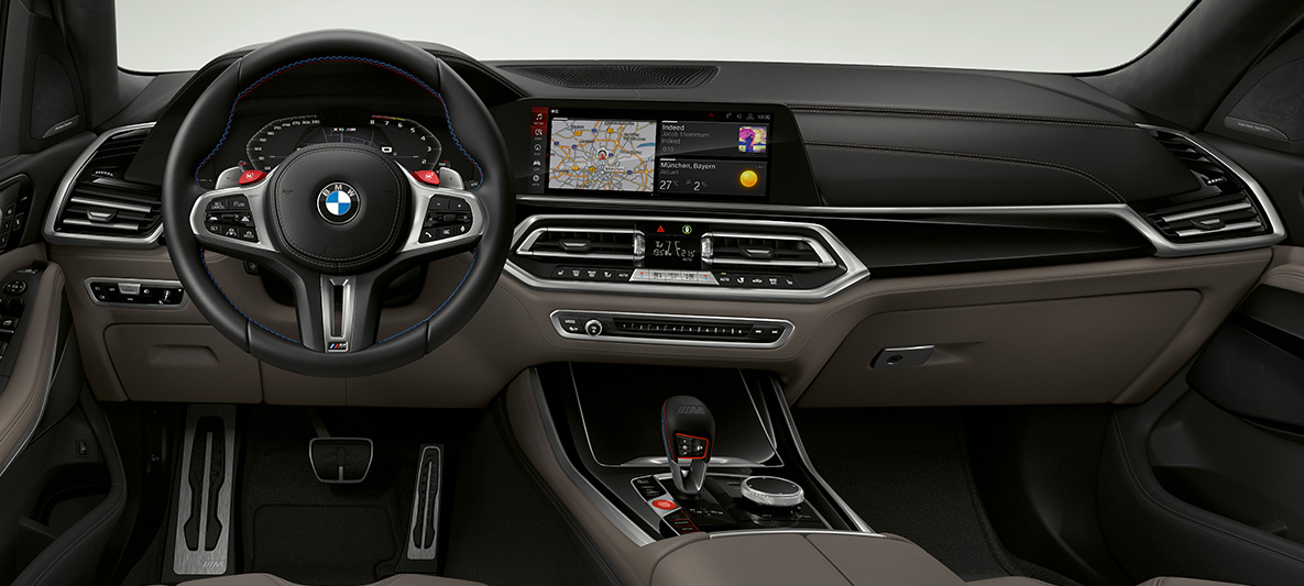 Volante in pelle M della BMW X5 M F95 Volante in pelle M con cuciture a contrasto BMW X5 M F95 2020, SUV Cockpit