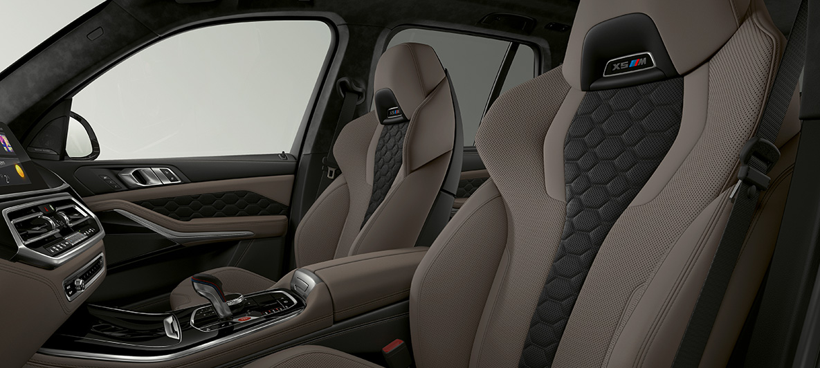 Sedili multifunzione M della BMW X5 M F95 Sedili multifunzione M con logo X5 M BMW X5 M F95 2020 SUV interni