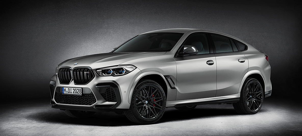 BMW X6 M SUV First Edition F96 2020 BMW Individual special paint work Frozen Dark Silver metallic matte three-quarter front view BMW X6 M SUV First Edition F96 2020 BMW Individual special paint work Frozen Dark Silver metallic matte three-quarter front view