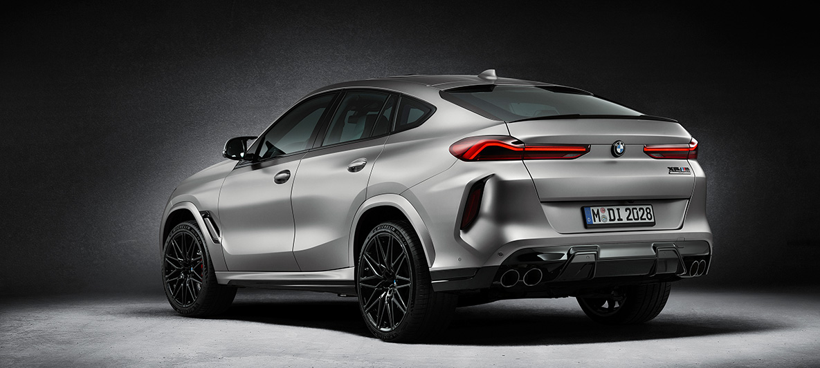 BMW X6 M SUV First Edition F96 2020 BMW Individual special paint work Frozen Dark Silver metallic matte three-quarter rear view BMW X6 M SUV First Edition F96 2020 BMW Individual special paint work Frozen Dark Silver metallic matte three-quarter rear view