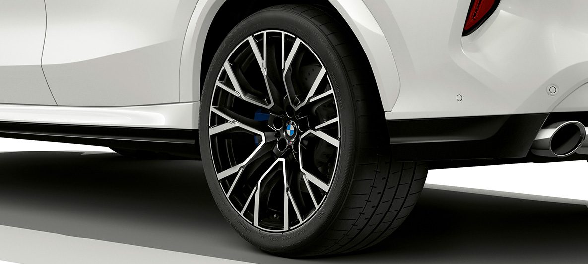 Cerchi in lega leggera M da 21” in bicolore Orbit Grey BMW X6 M F96 Cerchi in lega leggera da 21" M in bicolore Orbit Grey BMW X6 M F96 2020 SUV Primo piano