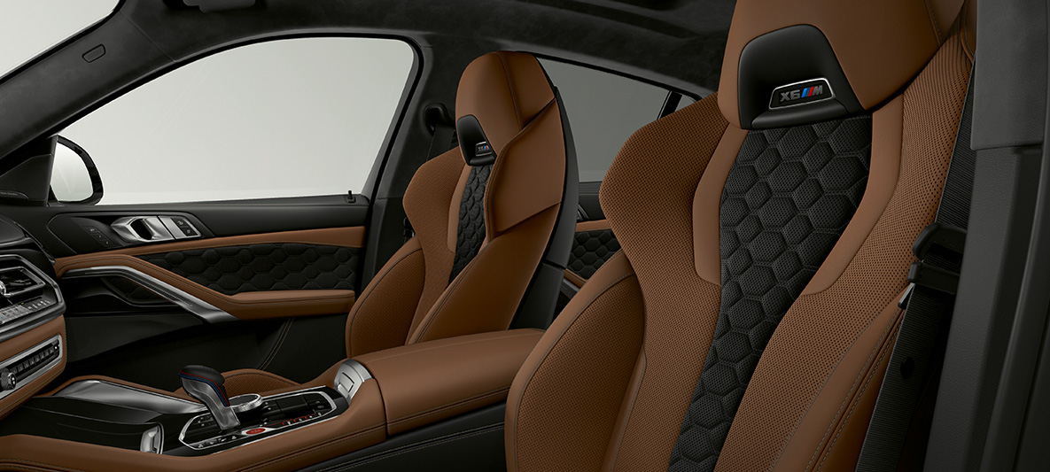 Sedili multifunzione M della BMW X6 M F96 Sedili multifunzione M con logo X6 M BMW X6 M F96 2020 SUV Abitacolo