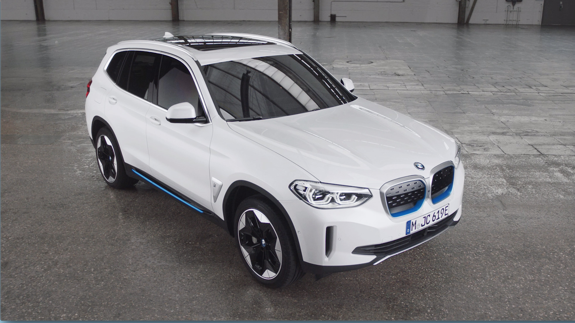Nuova BMW iX3 G08 design degli esterni video Nuova BMW iX3 G08 2020 Mineral White metallizzato design degli esterni video