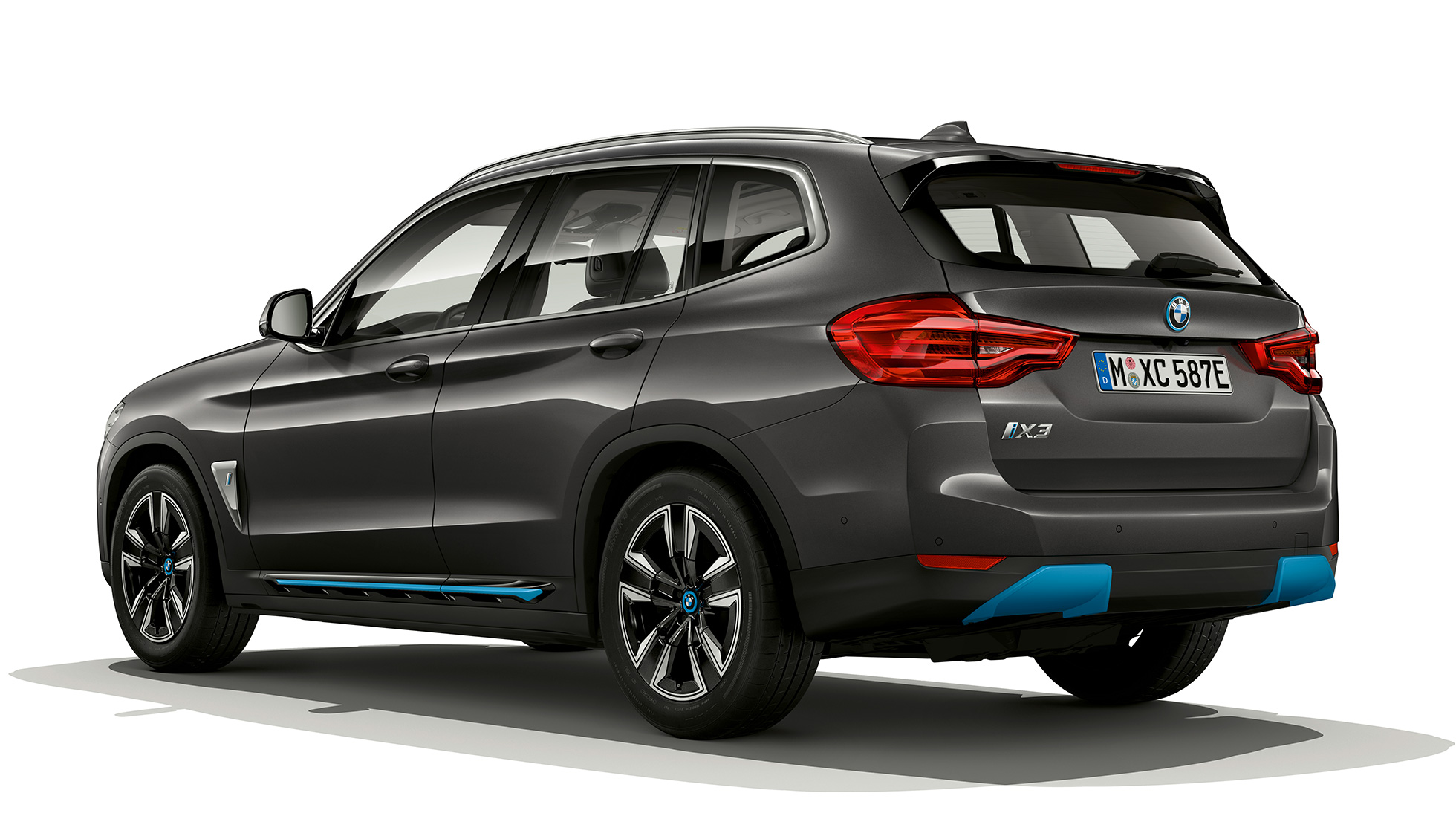 BMW iX3 G08 2020 Versione “Inspiring“ vista posteriore a tre quarti BMW iX3 G08 2020 Versione “Inspiring“ Sophisto Grey brilliant effect vista posteriore a tre quarti