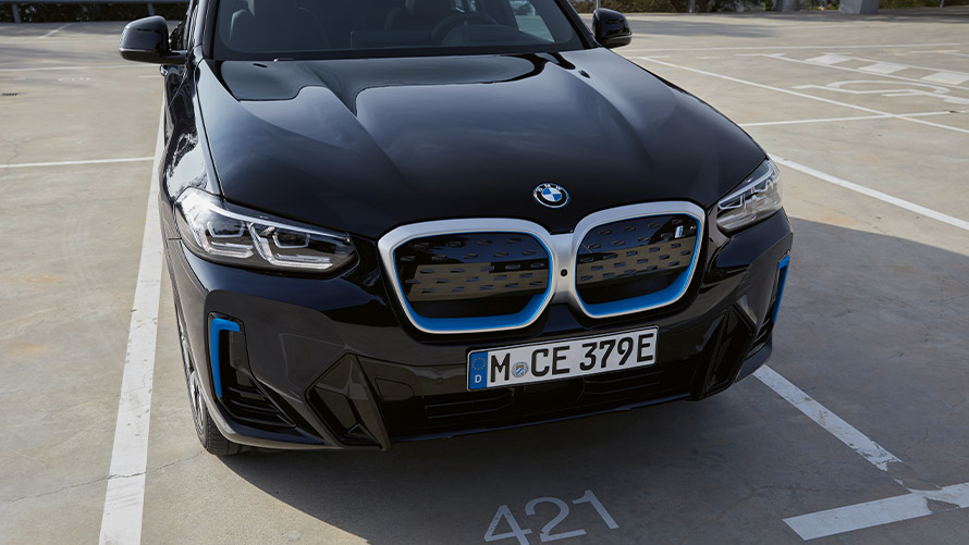 Nuova BMW iX3 G08 Prezzi versioni autonomia ricarica