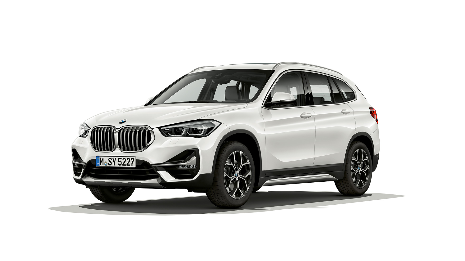 BMW X1, Versione xLine, vista anteriore a tre quarti. F48 BMW X1, Versione xLine, vista anteriore a tre quarti, ripresa in studio fotografico F48