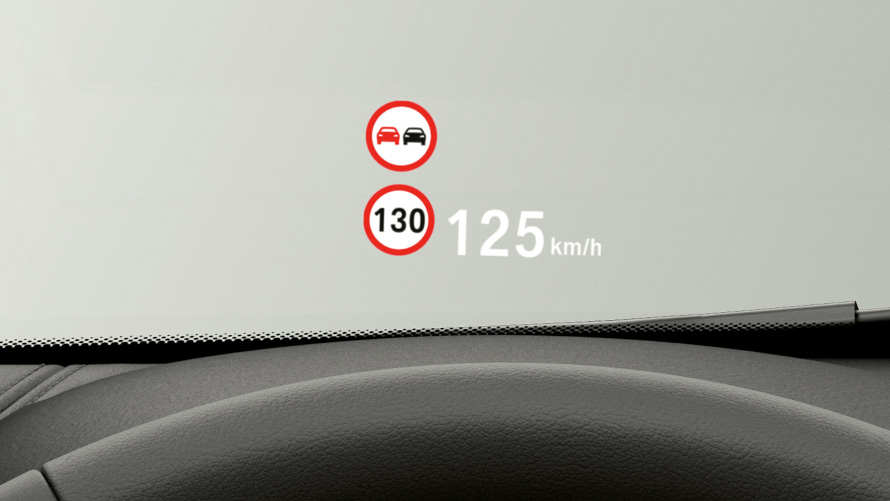 BMW X1, Head-up Display. Interni della BMW X1 con primo piano del BMW Head-up Display.