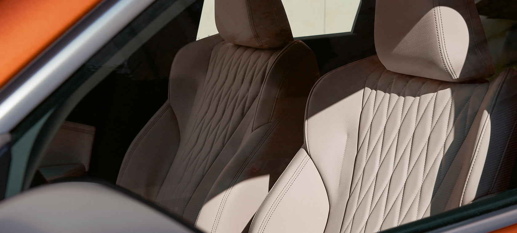 Caratteristiche salienti degli interni della BMW X1 xDrive23i U11 ICE xLine Utah Orange metallizzato Caratteristiche salienti degli interni della BMW X1 xDrive23i U11 ICE xLine Utah Orange metallizzato con cerchi in lega leggera BMW Individual da 20” styling a raggi multipli nº 869 I