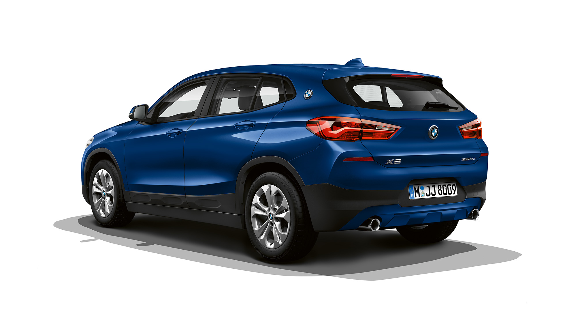 Vista posteriore a tre quarti della BMW X2 sDrive20i SUV Versione Advantage F39 BMW X2 sDrive20i SUV versione Advantage 2018 F39 Mediterranean Blue metallizzato vista posteriore a tre quarti