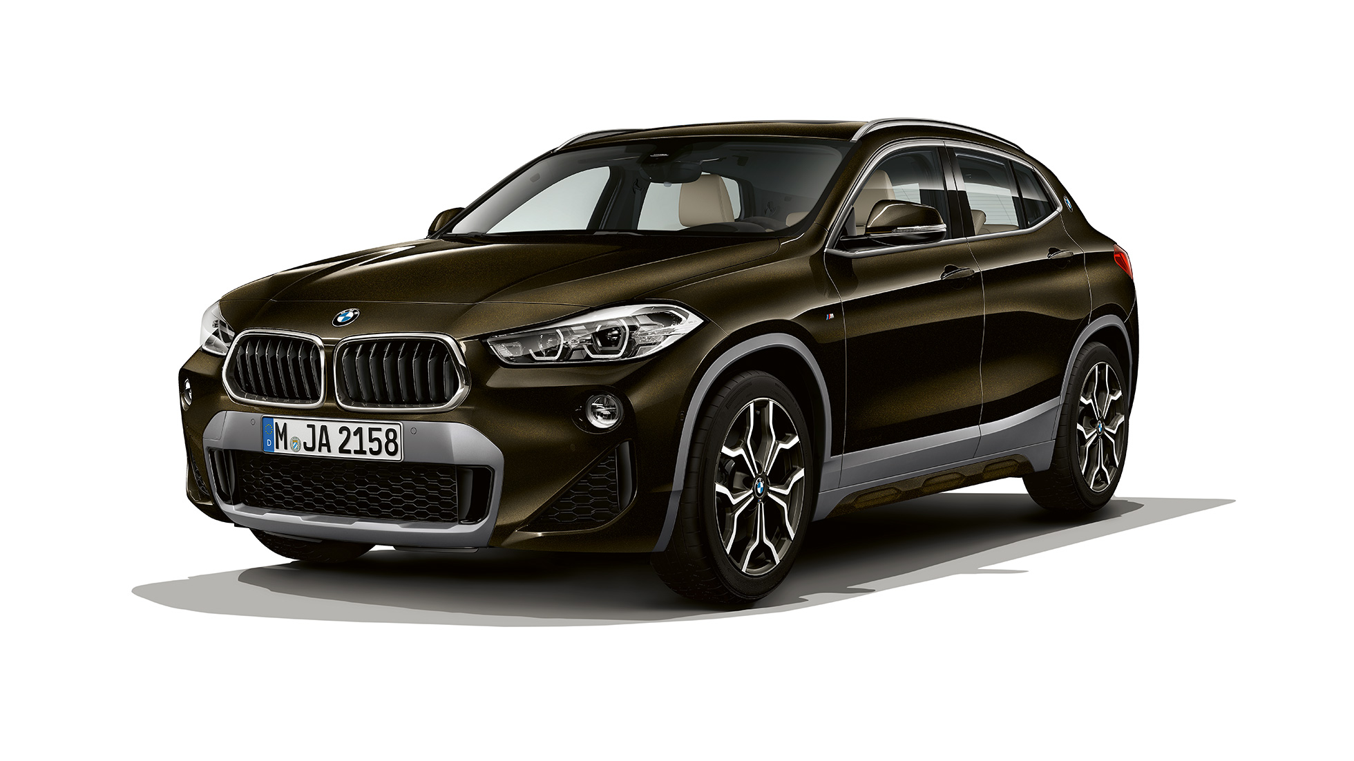 Vista anteriore a tre quarti della BMW X2 sDrive20i SUV versione M Sport X F39 BMW X2 sDrive20i SUV versione M Sport X 2018 F39 Sparkling Storm brilliant effect vista anteriore a tre quarti