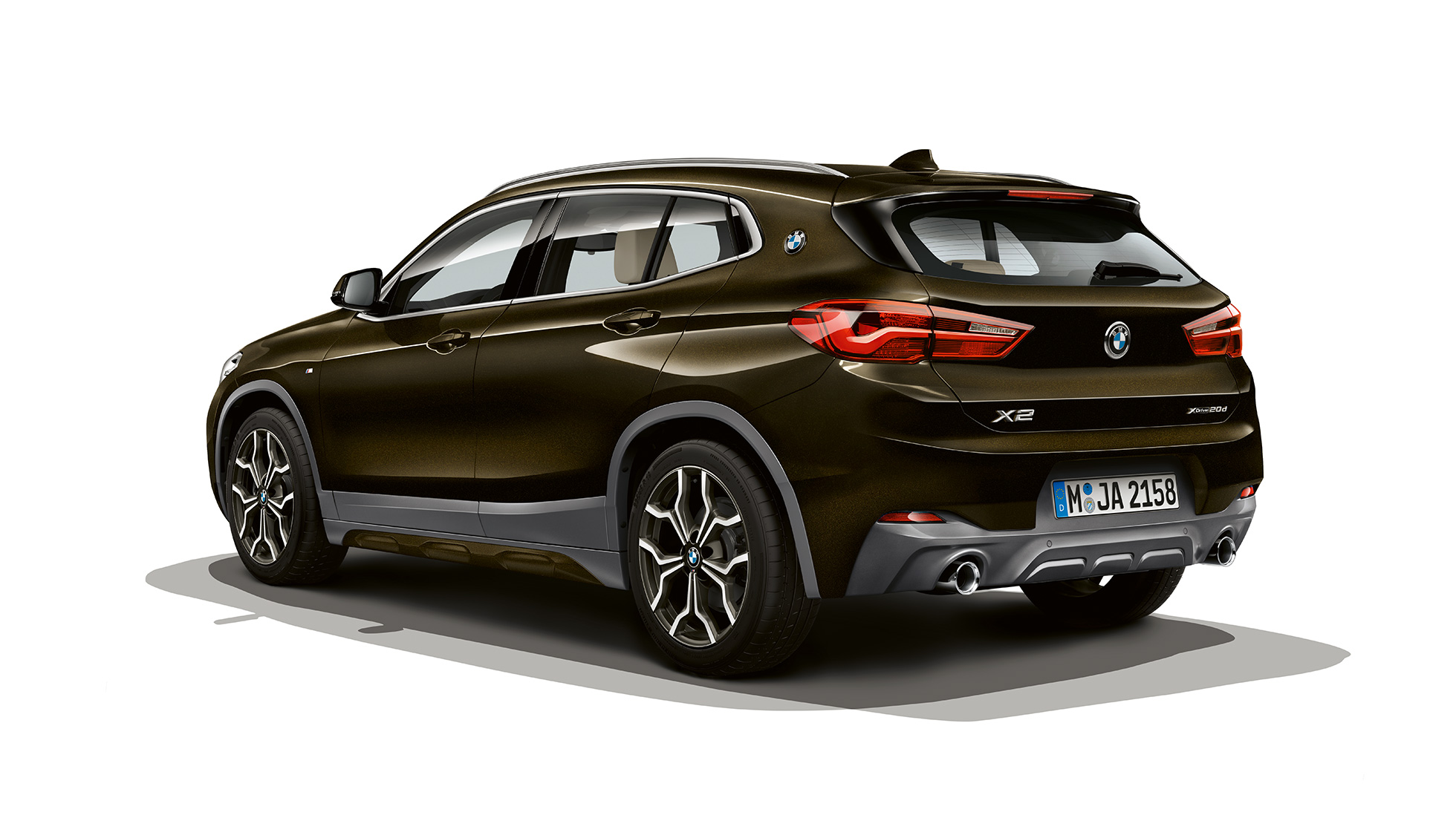 Vista posteriore a tre quarti della BMW X2 sDrive20i SUV versione M Sport X F39 BMW X2 sDrive20i SUV versione M Sport X 2018 F39 Sparkling Storm brilliant effect vista posteriore a tre quarti