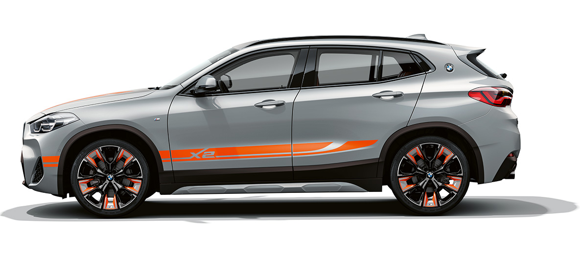 Vista laterale della BMW X2 SUV F39 BMW X2 SUV 2020 F39 Brooklyn Grey vista laterale