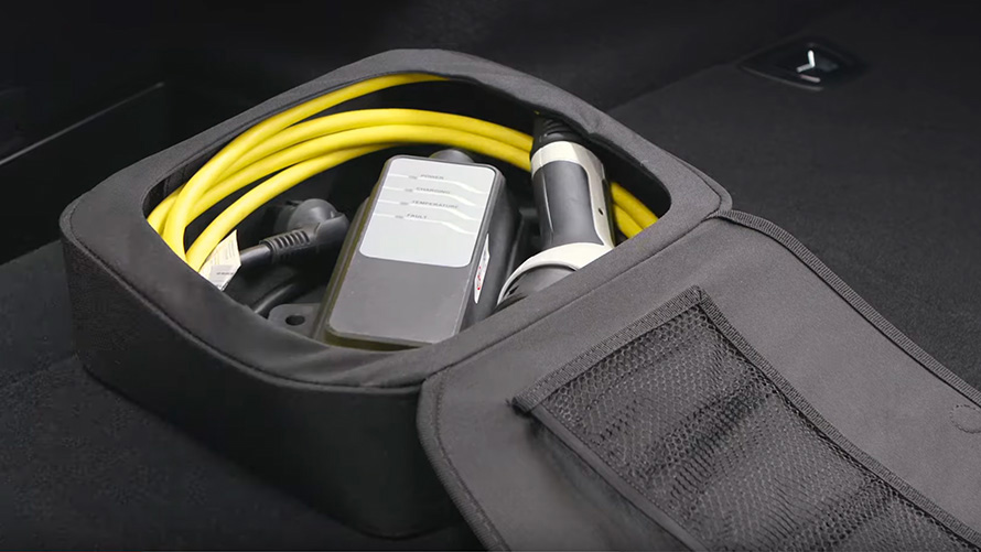 Accessori per la ricarica di BMW ibride Plug-in in borsa Accessori per la ricarica di BMW ibride Plug-in in borsa Ripresa da vicino
