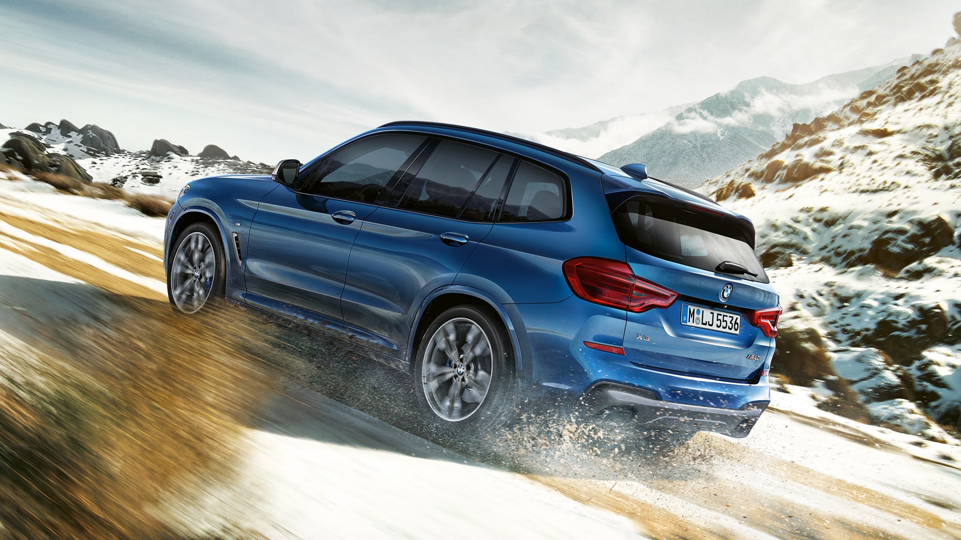 BMW X3 M40i in partenza in salita G01 BMW X3 M40i in partenza in salita G01