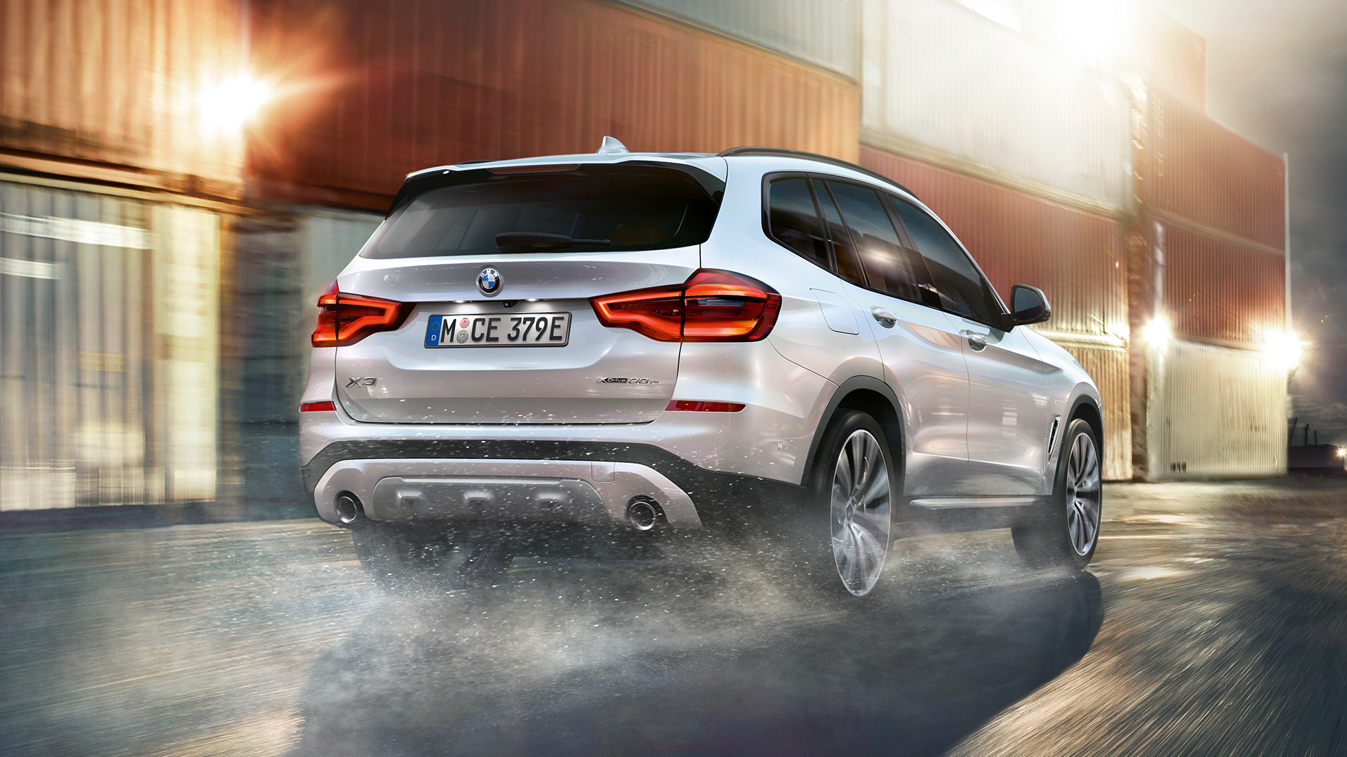 BMW X3 M40i, ripresa posteriore con scritta G01 BMW X3 M40i, ripresa posteriore con scritta G01