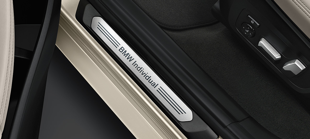 BMW X3, listello battitacco BMW Individual con logo BMW Individual G01 BMW X3, listello battitacco BMW Individual con logo BMW Individual G01