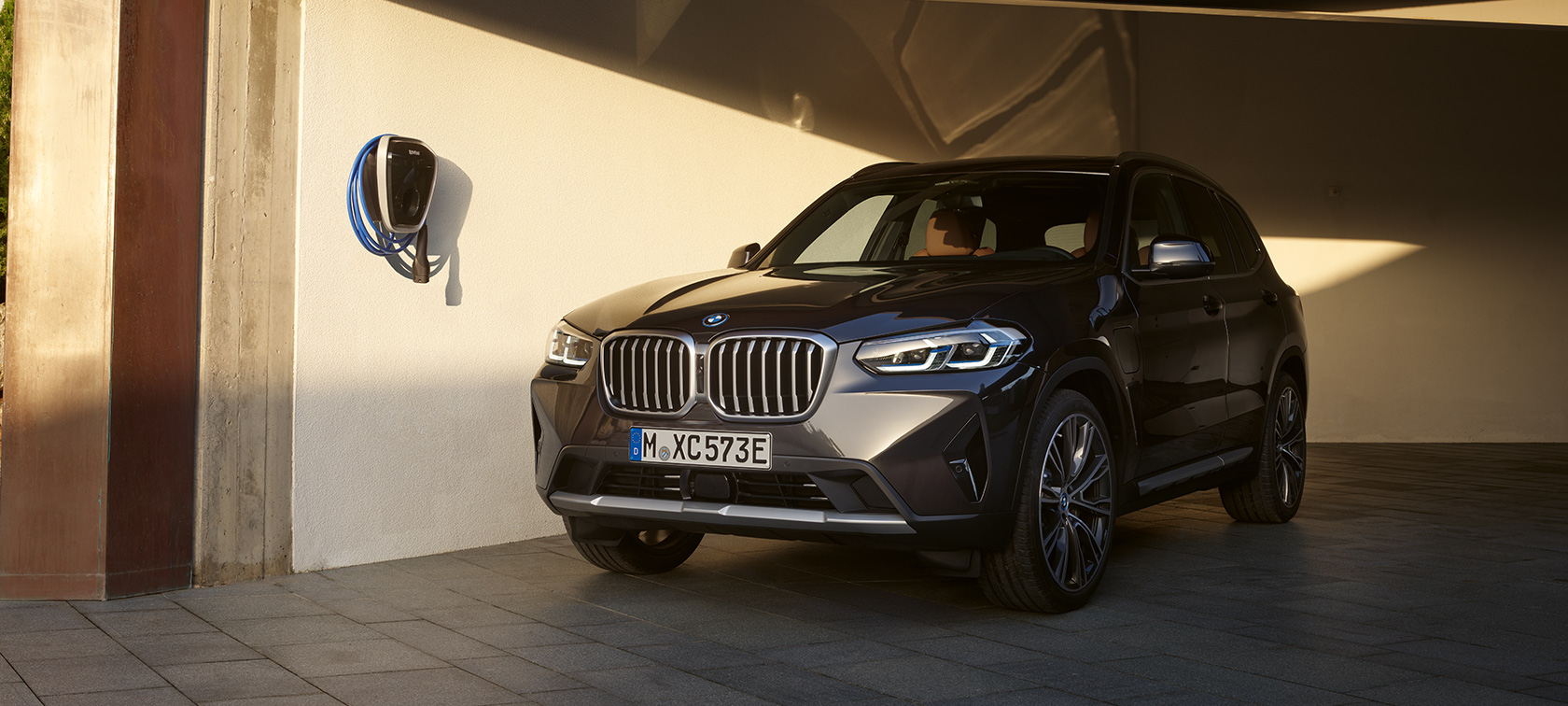 BMW X3 xDrive30e G01 ibrida Plug-in in Sophisto Grey Vista anteriore a tre quarti da ferma 2021