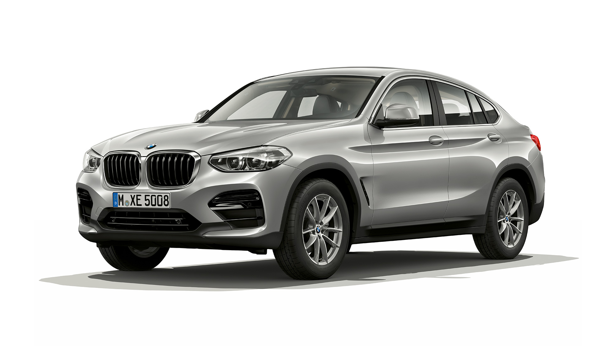 Vista anteriore a tre quarti della BMW X4 Versione Advantage G02 BMW X4 xDrive20d Versione Advantage G02 2018 Glacier Silver Vista anteriore a tre quarti