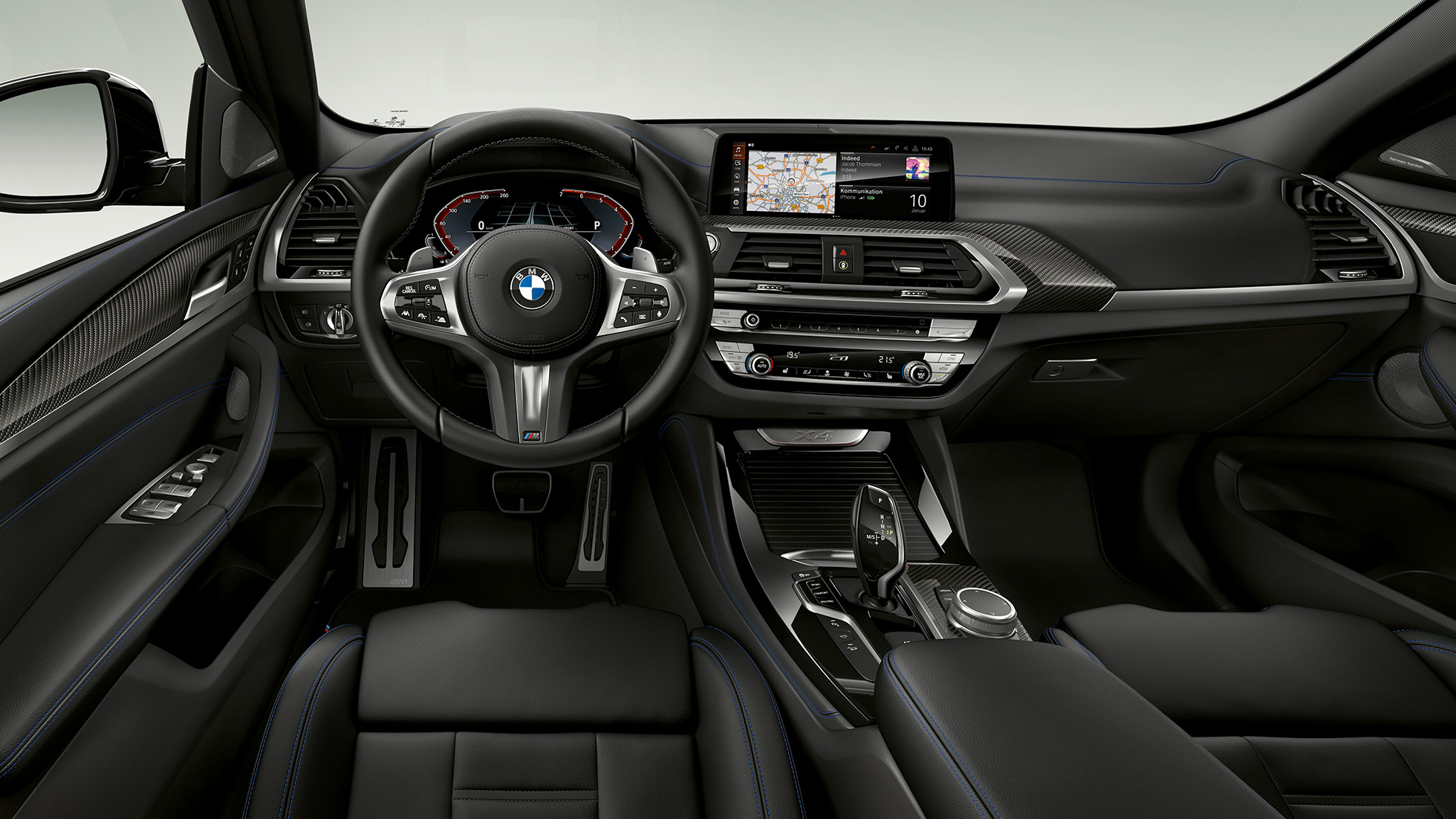 Cockpit della BMW X4 versione M Sport G02 Cockpit della BMW X4 xDrive30i versione M Sport G02 2018 abitacolo